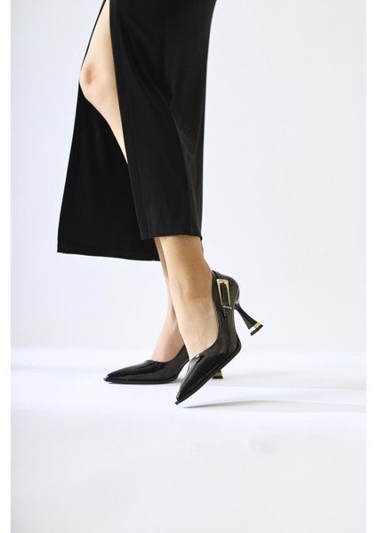 Mithra Siyah Rugan Sivri Burunlu Toka Detaylı Topuklu Ayakkabı fiyatları