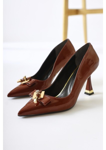 Mimosa Bordo Rugan Sivri Burunlu Tektaş Toka Detaylı Topuklu Ayakkabı fiyatları