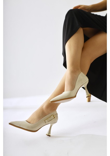 Mithra Bej Rugan Sivri Burunlu Toka Detaylı Topuklu Ayakkabı fiyatları