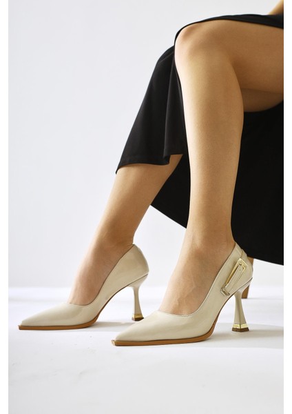 Mithra Bej Rugan Sivri Burunlu Toka Detaylı Topuklu Ayakkabı modelleri