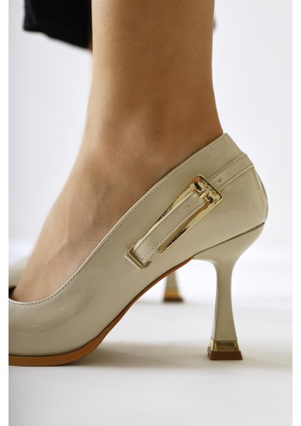 Mithra Bej Rugan Sivri Burunlu Toka Detaylı Topuklu Ayakkabı fırsatları