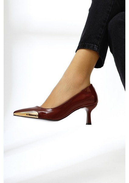 Carlota Bordo Rugan Sivri Burunlu Metal Detaylı Topuklu Kadın Ayakkabı modelleri