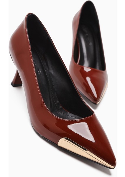 Carlota Bordo Rugan Sivri Burunlu Metal Detaylı Topuklu Kadın Ayakkabı indirimleri