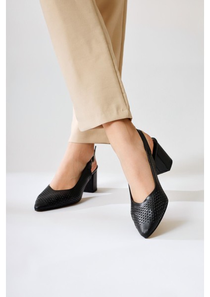 Narisara Siyah Sivri Burunlu Lazer Delikli Toka Detaylı Topuklu Ayakkabı