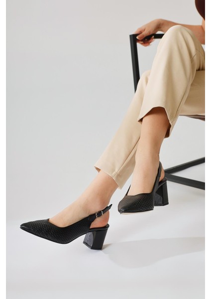 Narisara Siyah Sivri Burunlu Lazer Delikli Toka Detaylı Topuklu Ayakkabı modelleri