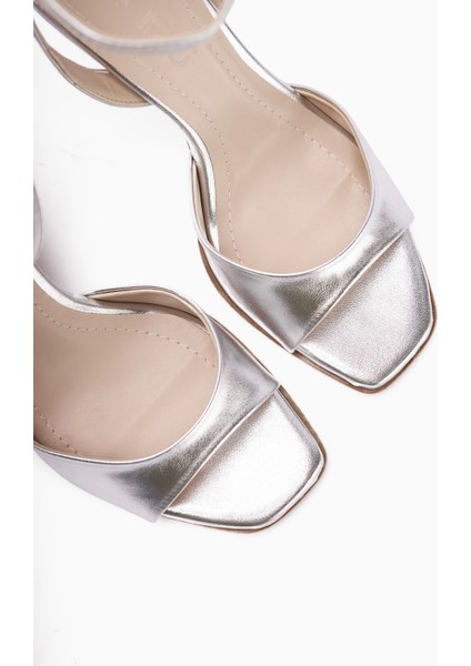 Nova Gümüş Bilekten Tokalı Ince Topuklu Kadın Ayakkabı modelleri