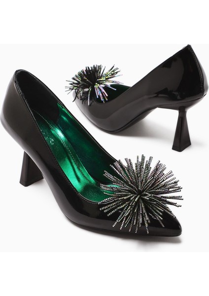 Choi Siyah Rugan Sivri Burunlu Taşlı Püskül Detaylı Topuklu Kadın Ayakkabı modelleri