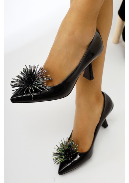 Choi Siyah Rugan Sivri Burunlu Taşlı Püskül Detaylı Topuklu Kadın Ayakkabı fırsatları