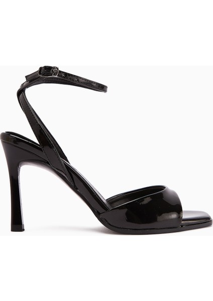 Nova Siyah Rugan Bilekten Tokalı Ince Topuklu Kadın Ayakkabı