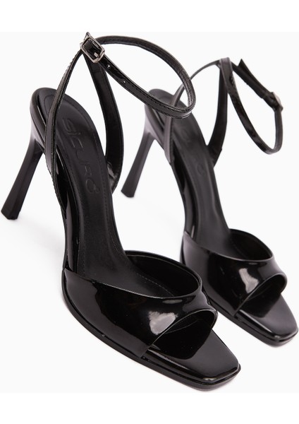 Nova Siyah Rugan Bilekten Tokalı Ince Topuklu Kadın Ayakkabı fırsatları