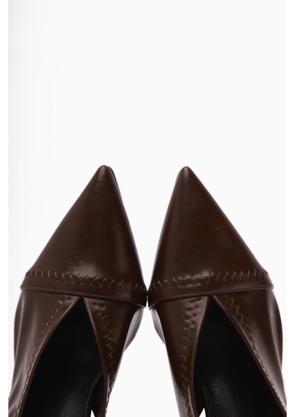 Essie Kahve Sivri Burunlu Elastik Dikiş Detaylı Kalın Topuklu Kadın Ayakkabı fiyatları