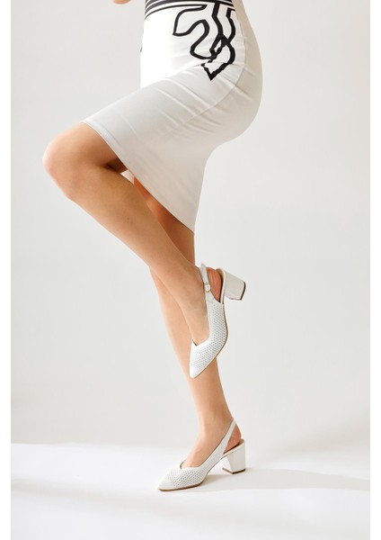 Narisara Beyaz Sivri Burunlu Lazer Delikli Toka Detaylı Topuklu Ayakkabı fiyatları