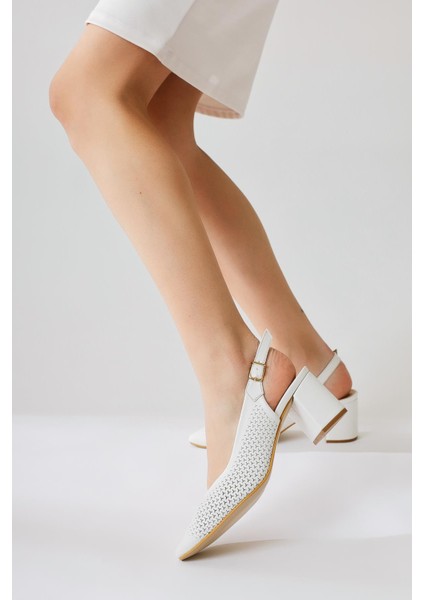Narisara Beyaz Sivri Burunlu Lazer Delikli Toka Detaylı Topuklu Ayakkabı fırsatları