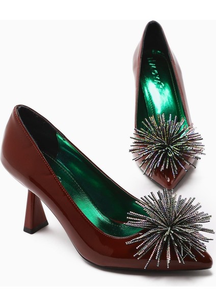 Choi Bordo Rugan Sivri Burunlu Taşlı Püskül Detaylı Topuklu Kadın Ayakkabı