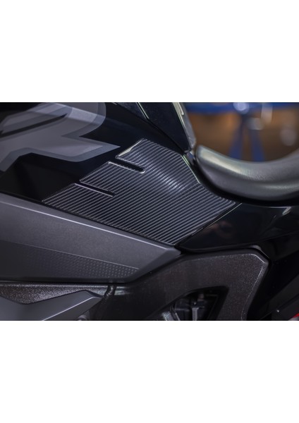 Bmw S1000XR 2023 ile Uyumlu Kaydırmaz 6d Karbon 7 Parça Tank Pad Seti GC44 fırsatları