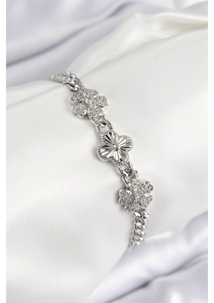 Pirinç Zirkon Taşlı Yonca Model Gümüş Renk Kadın Bileklik - TJ-BB7558