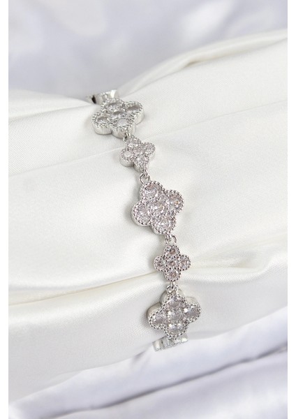 Pirinç Zirkon Taşlı Yonca Model Gümüş Renk Vıp Seri Kadın Bileklik - TJ-BB7521