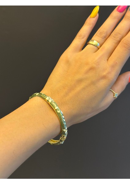 Çelik Mineli Desenli Kadın Kelepçe Bileklik indirimleri