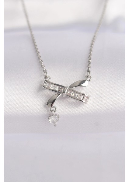 316L Çelik Zincir Gümüş Renk Zirkon Taşlı Kalp Detay Fiyonk Kolye