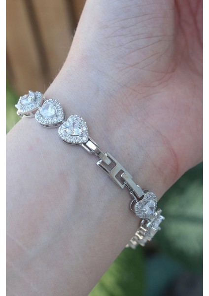 Vip Seri Pirinç Zirkon Taşlı Gümüş Renk Kalp Model Bileklik modelleri