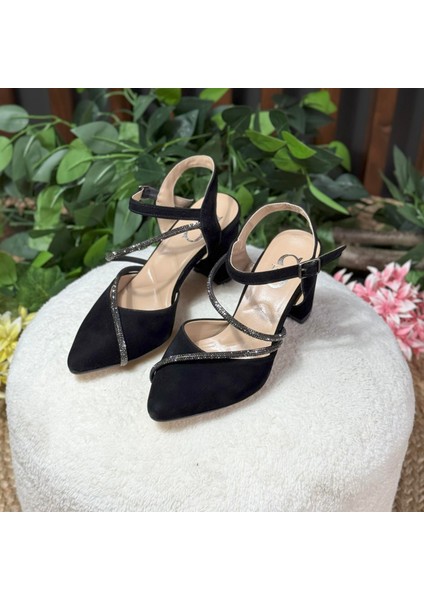 Süet Taşlı Çapraz Bantlı Blok Topuklu Ayakkabı M1125