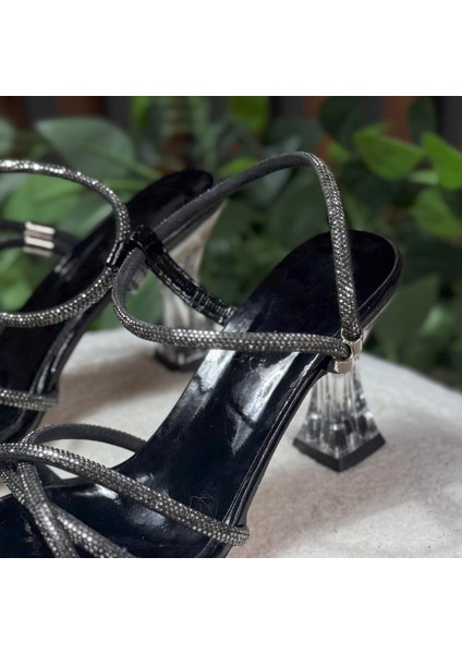 Işıltılı Gümüş Bantlı Blok Topuklu Ayakkabı M1116 fiyatları