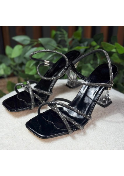 Işıltılı Gümüş Bantlı Blok Topuklu Ayakkabı M1116 modelleri