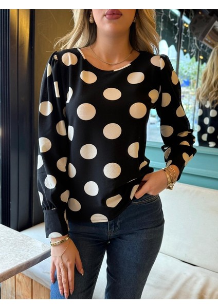 Kadın Uzun Kollu Bisiklet Yaka Kollar Geniş Kol Ağzı Manşetli Iki Düğmeli Detay Krep Bluz