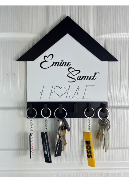 Ahşap Siyah-Beyaz Ev Şekilli Isimli Anahtarlık Askısı – Kişiye Özel Dekoratif Anahtarlık Tutucu modelleri
