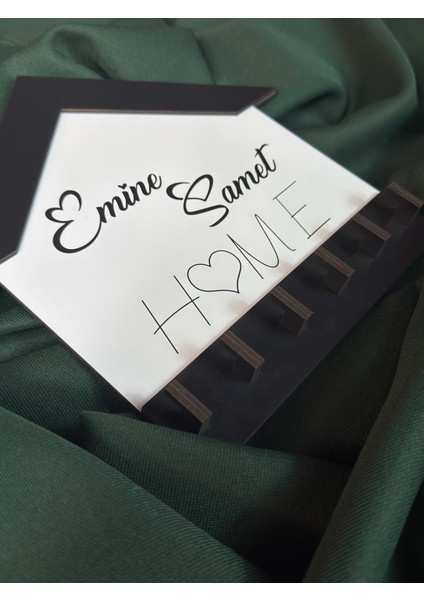 Ahşap Siyah-Beyaz Ev Şekilli Isimli Anahtarlık Askısı – Kişiye Özel Dekoratif Anahtarlık Tutucu fırsatları