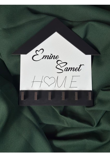 Ahşap Siyah-Beyaz Ev Şekilli Isimli Anahtarlık Askısı – Kişiye Özel Dekoratif Anahtarlık Tutucu