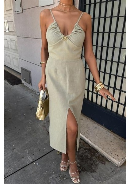 Göğsü Aksesuarlı Önü Yırtmaçlı Elbise 2899 modelleri