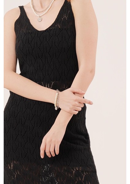 Ajurlu V Yaka Püskül Detaylı Siyah Elbise fiyatları