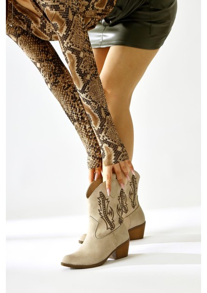 Fiza Bej Sivri Burunlu Nakışlı Zımba Detaylı Western Bot fiyatları