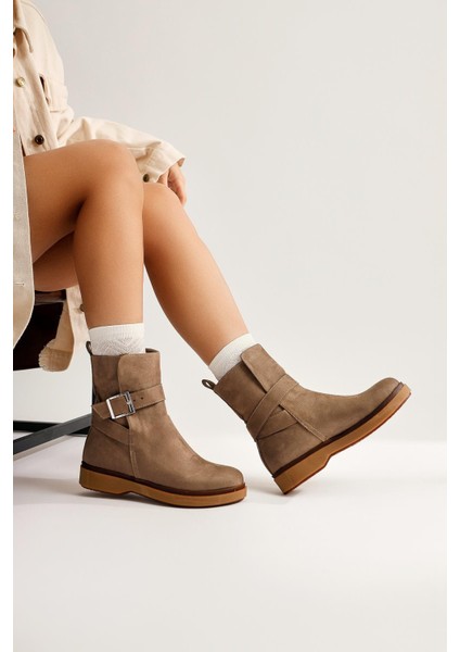 Behnoush Vizon Süet Oval Burunlu Toka Detaylı Bot fiyatları