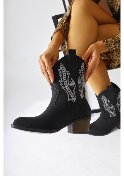Fiza Siyah Sivri Burunlu Nakışlı Zımba Detaylı Western Bot