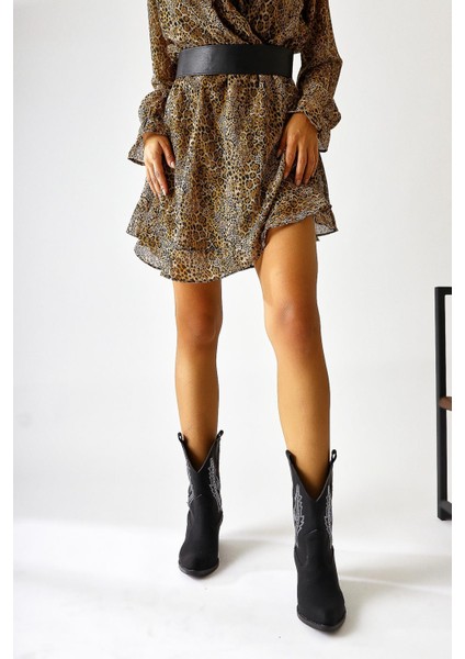 Fiza Siyah Sivri Burunlu Nakışlı Zımba Detaylı Western Bot fiyatları