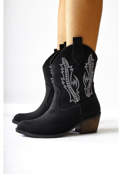 Fiza Siyah Sivri Burunlu Nakışlı Zımba Detaylı Western Bot modelleri