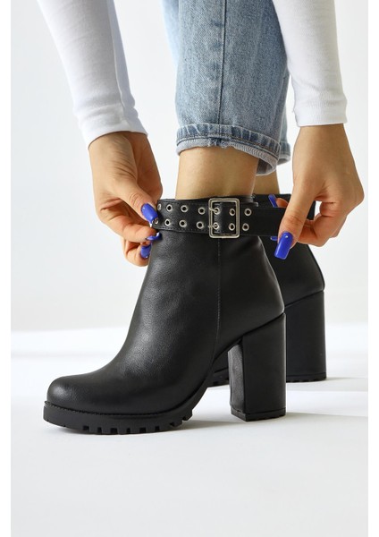 Jonny Siyah Kemer Detaylı Oval Burunlu Fermuarlı Bot