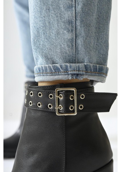 Jonny Siyah Kemer Detaylı Oval Burunlu Fermuarlı Bot modelleri