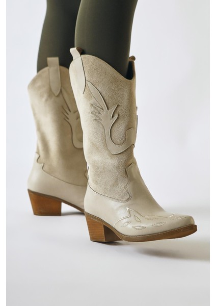 Maily Bej Süet Detaylı Nakışlı Sivri Burunlu Western Bot