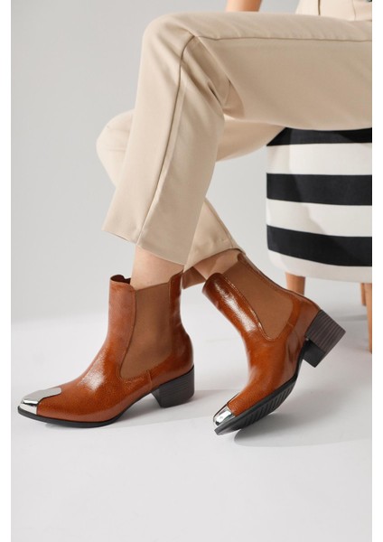 Heda Taba Kırışık Rugan Sivri Burunlu Metal Detaylı Bot fiyatları