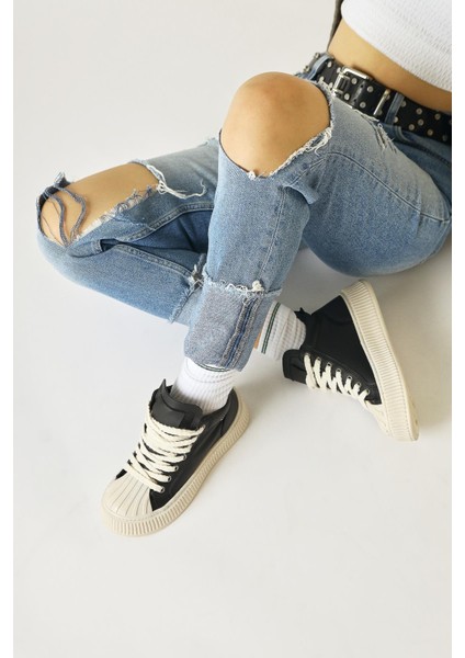 Daniele Siyah Bağcıklı Spor Bot modelleri