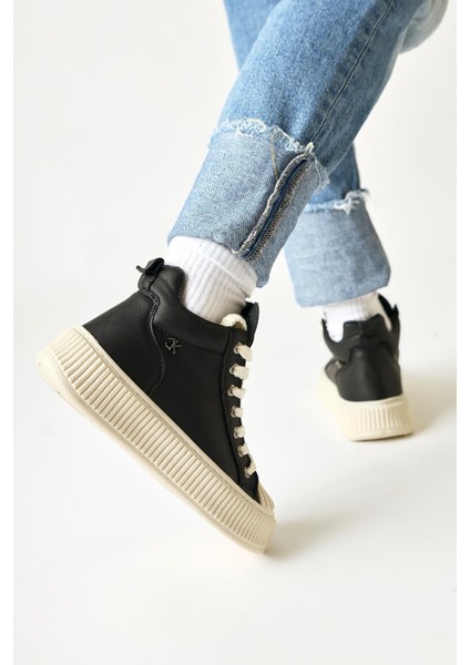 Daniele Siyah Bağcıklı Spor Bot fırsatları