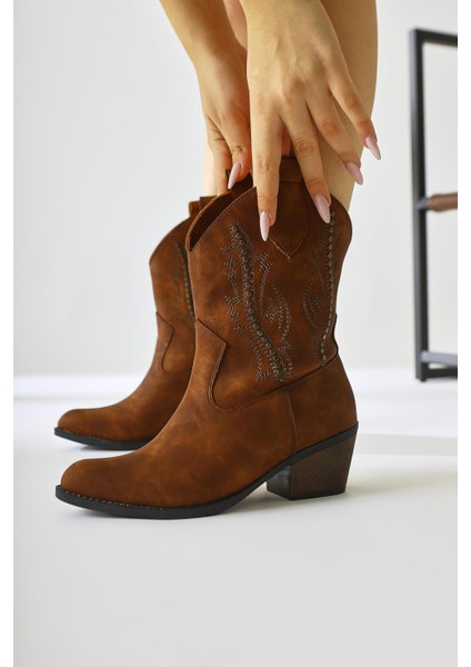 Fiza Taba Sivri Burunlu Nakışlı Zımba Detaylı Western Bot