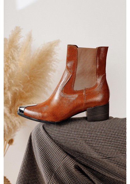 Micki Taba Sivri Burunlu Metal Detaylı Bot