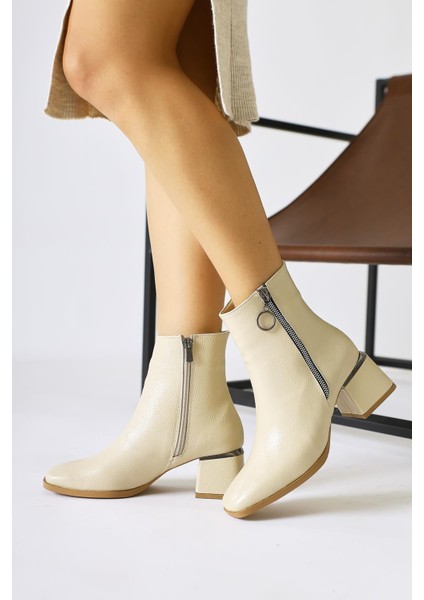 Deyana Bej Kırışık Rugan Fermuar Aksesuarlı Bot fiyatları