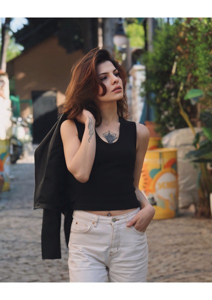 Kolsuz V Yaka Crop