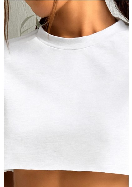 Kadın Beyaz Bisiklet Yaka Oversize Crop T-Shirt fiyatları