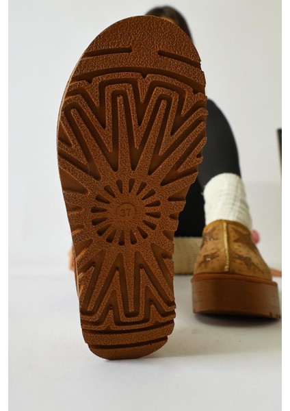 Sterin Bej Süet Parlak Yıldız Detaylı Içi Kürklü Kısa Bot modelleri